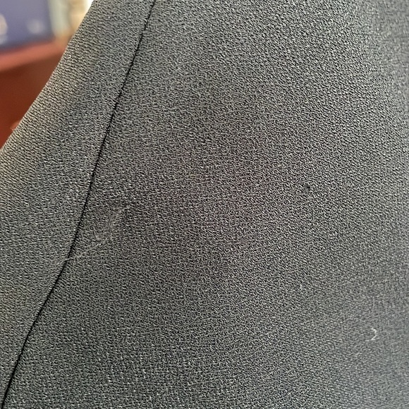 Banana republic black dress with minor pulls - see photos - Picture 4 of 5